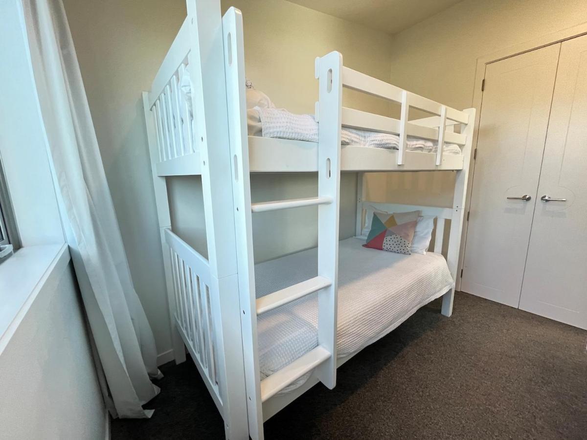Jandals & Joy Lakefront Retreat Роторуа Екстериор снимка