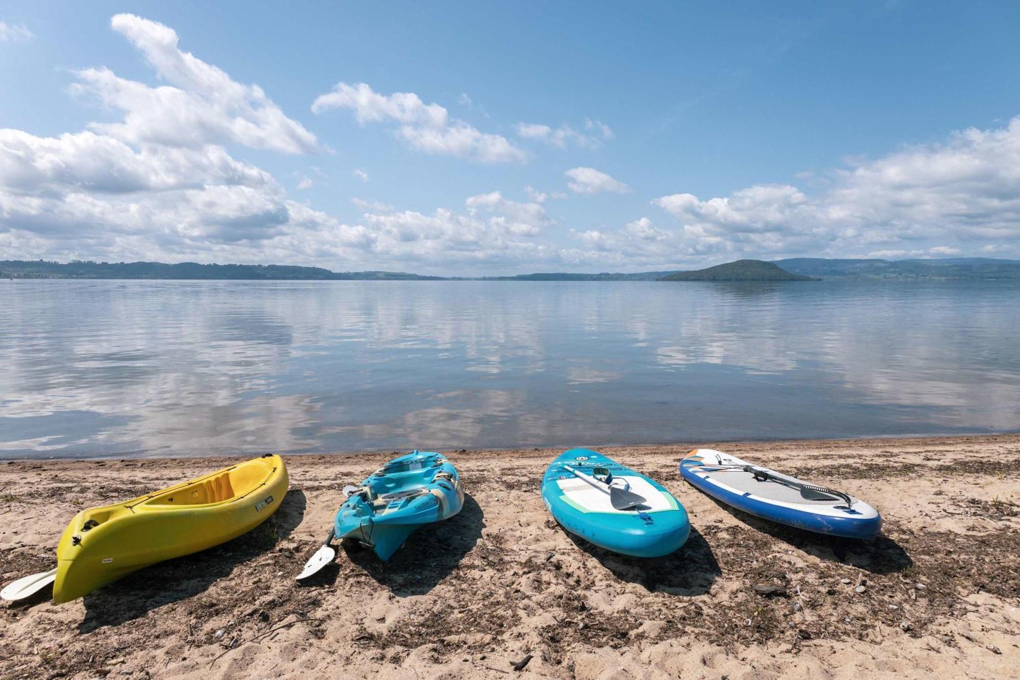Jandals & Joy Lakefront Retreat Роторуа Екстериор снимка